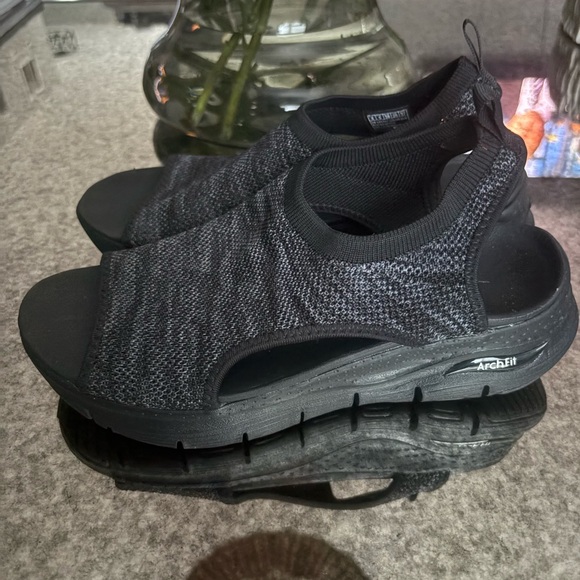 Skechers ArchFit Lucky Catch Sandals - Picture 1 of 5